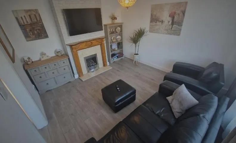 Ecclesfield Cottage - Two Bedrooms in Sheffield near Peak District with fast Wi-Fi, off-street parki