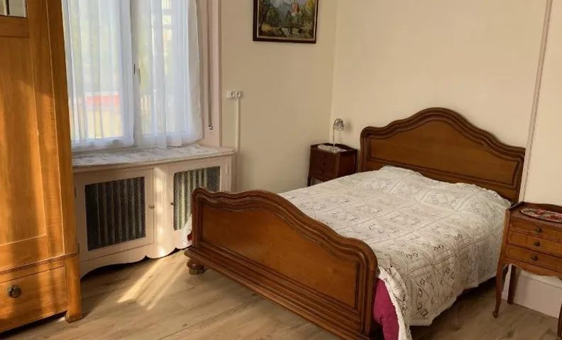 Chambre Arnica lit 140 wifi sdb partagée