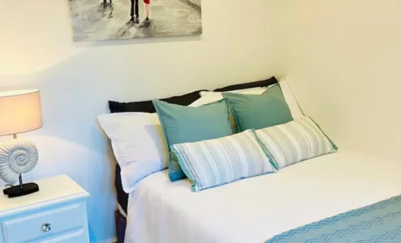 Cozy Private Access Room