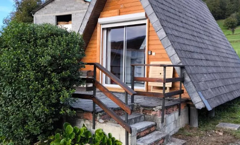 Petit chalet avec terrasse