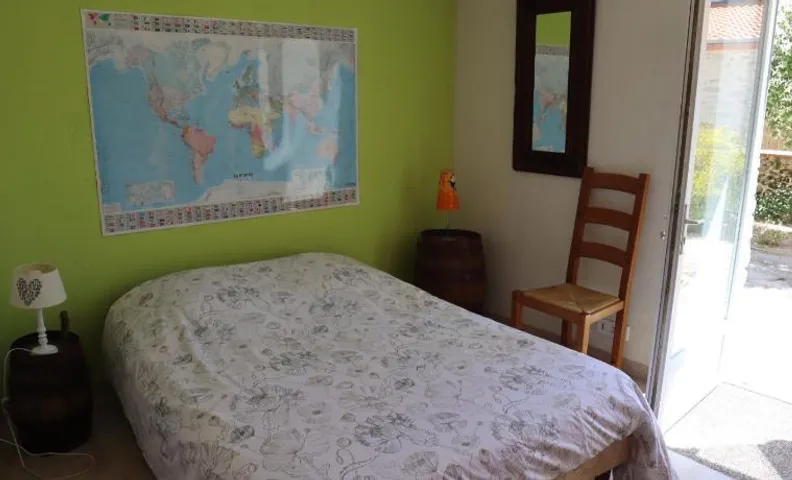 Chambre, entrée indépendante, SDB privée