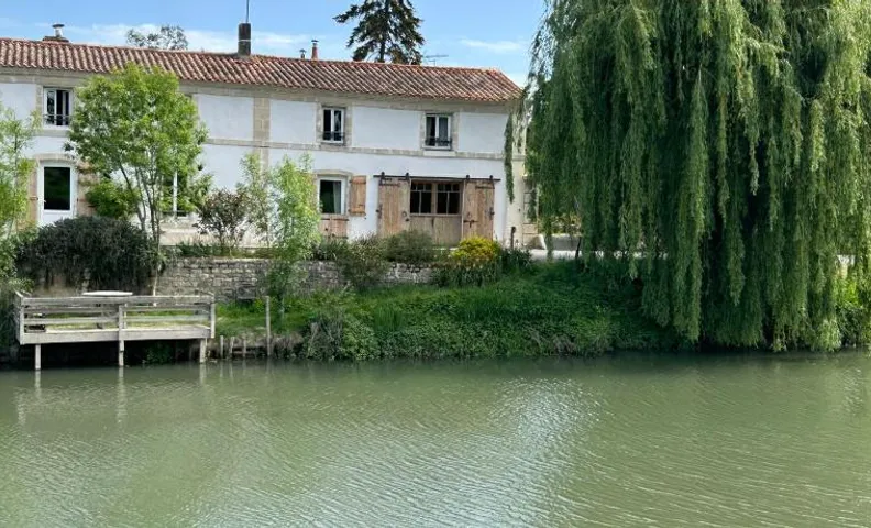 Chambre 1 bord de rivière