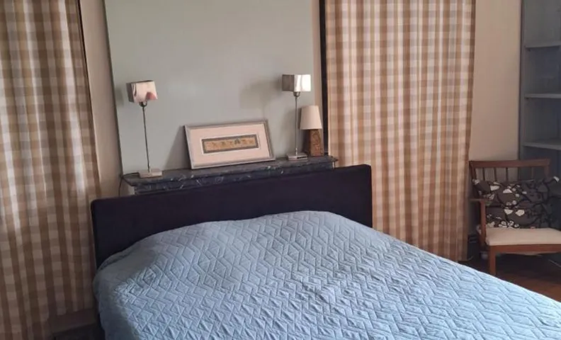 Chambre privée dans une maison ancienne