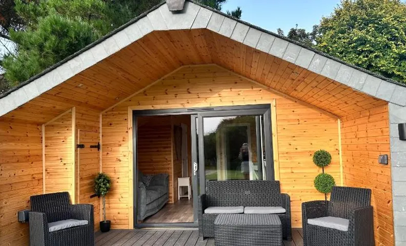 Riverside Retreats - Frankie Parking sleeps 4