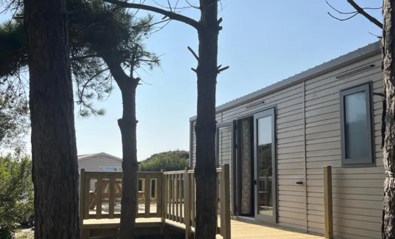 Bungalow neuf dans les dunes, accès direct à la plage
