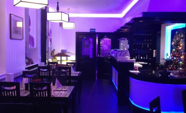 Yumi Hotel Sushi-Steaks & Friends