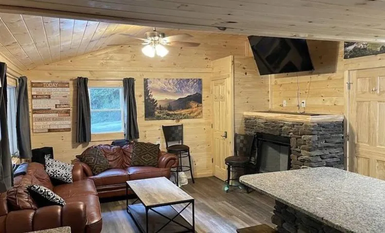 Creekside 3 bedroom 2 bath cabin on private creek