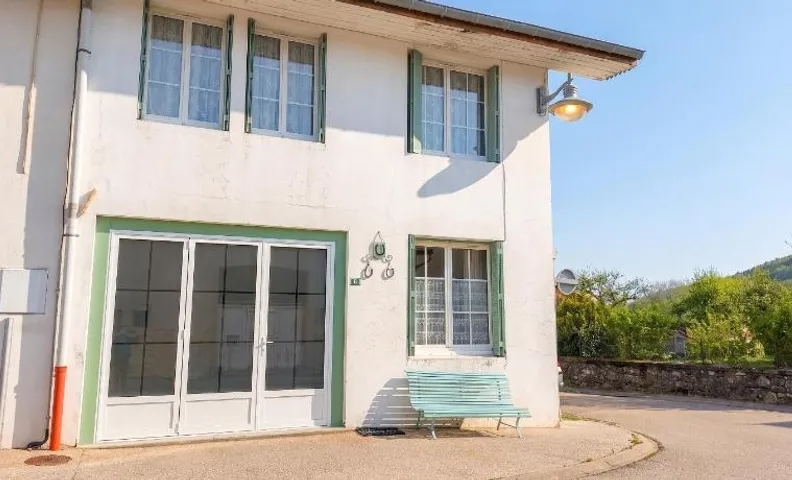 Maison confortable avec vue sur la montagne à Charix
