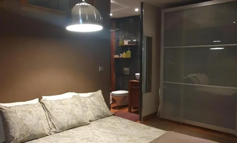 Chambre double accueillante avec douche privative