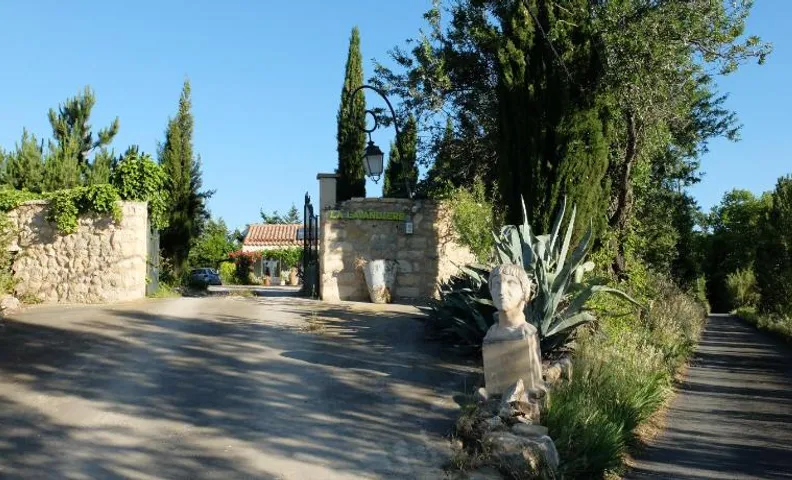 LA LAVANDIERE Famille Amis Relais Motards