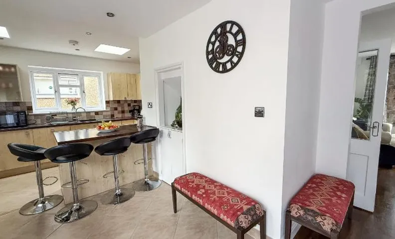 Bassetts -Modern 3 bed and 2 bath House - Contractor and Family ready