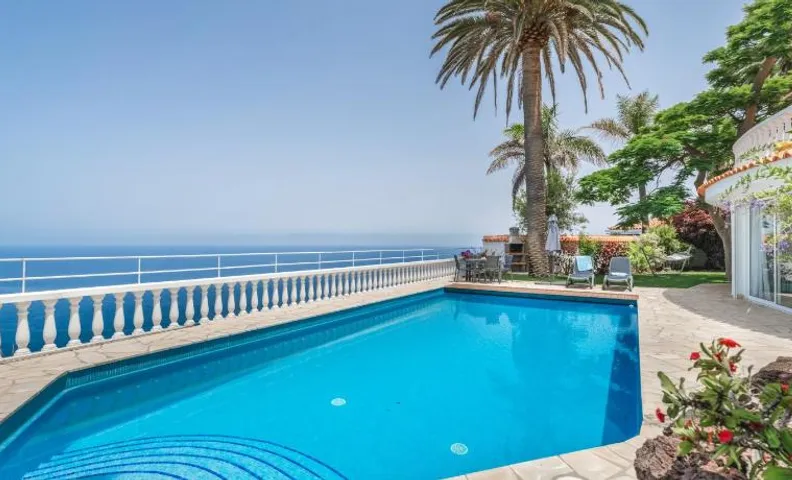 Romantic Paradise by the ocean