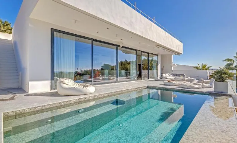 Casa Blanca En Bella Vista