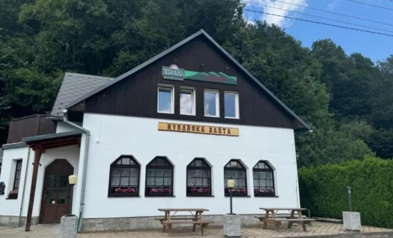 Penzion a Rybářská bašta U Jesetera