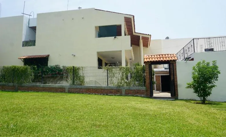 Casa Lago de Luz