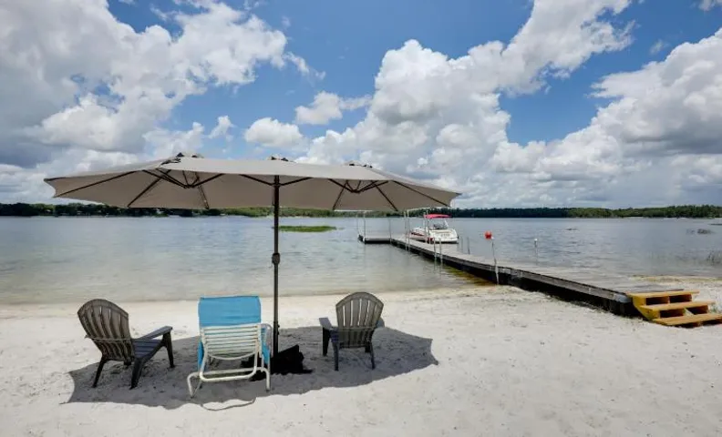 Private Beach & Dock! North Florida Lake House