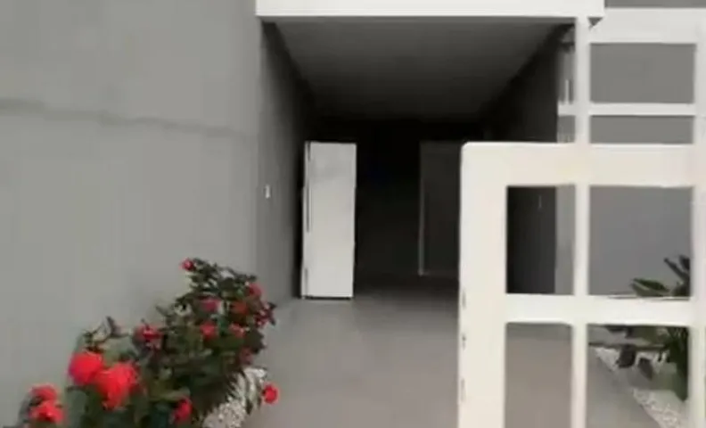 Quarto Para Mulheres, Casa Familiar
