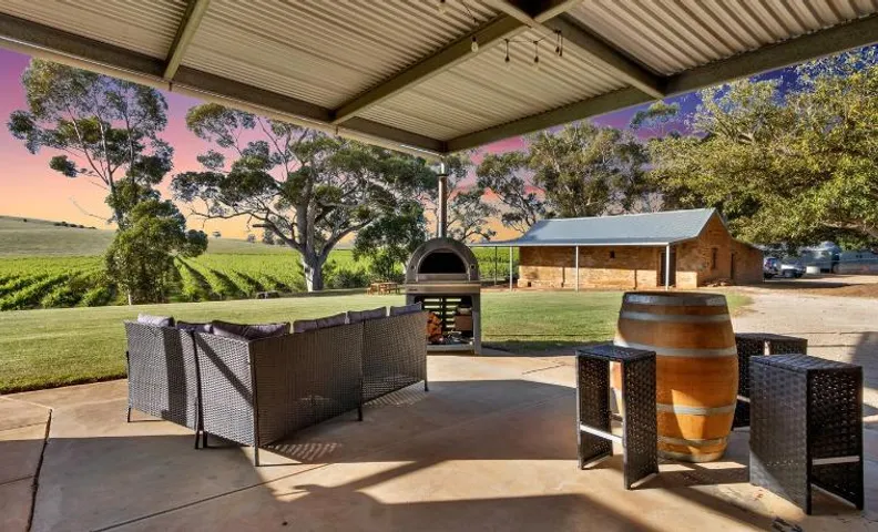 Norm's Vineyard Retreat