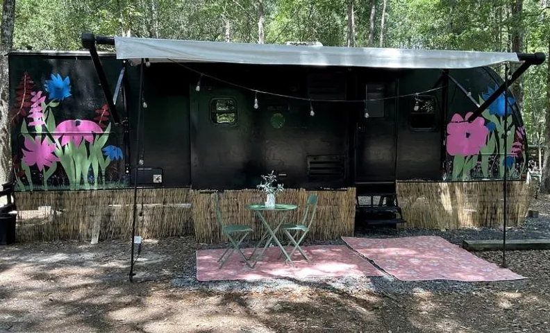 Cozy RV Retreat with Fire Pit and Outdoor Deck in Hopkins, South Carolina