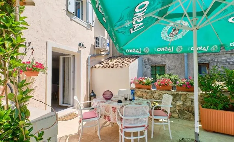 House Anka Peaceful Holiday Home with Private Parking on Losinj Island