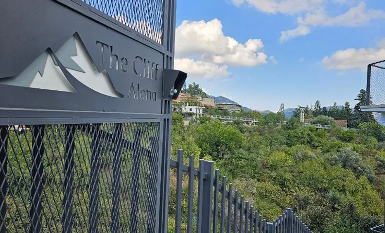 THE CLIFF ALONA