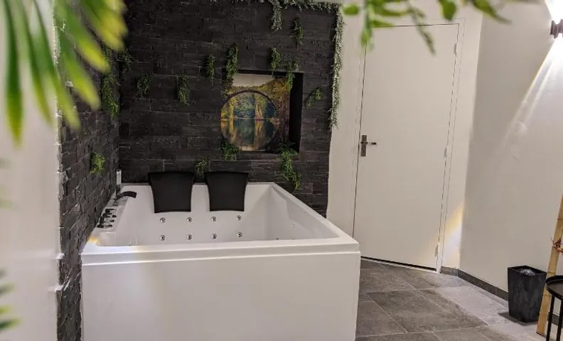 Cozy AM Spa and Cinema