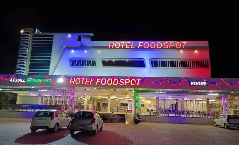 Hotel Foodspot Padra