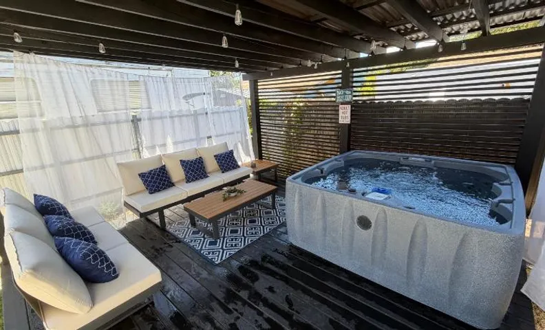 Welcome to Miami! JACUZZI SLEEPS 11