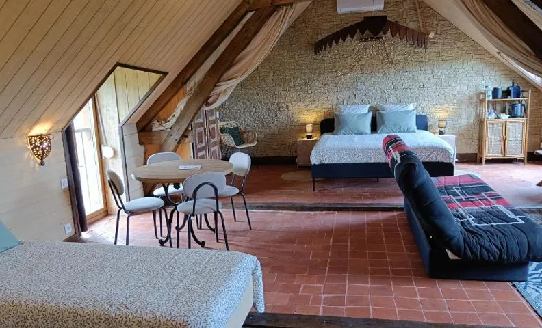 Chambres d'hôtes Le Rêve de Poulaines avec table d'hôtes plat et dessert