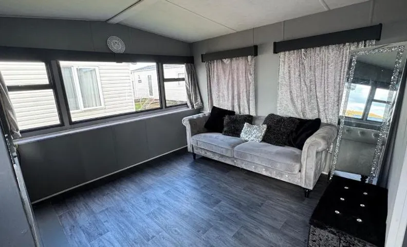 Glamorous Caravan by the sea at Harts, Leysdown
