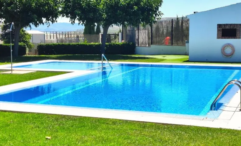 Vistaverde - Casa Adosada de 3 habitaciones con Piscina y Pista de Padel en la Vía Verde