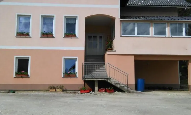KMETIJA KNAVS