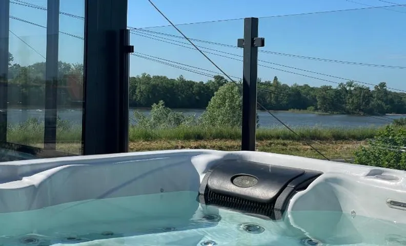 Jacuzzi et Vue sur Loire - Maison d'hôtes L'Odyssée