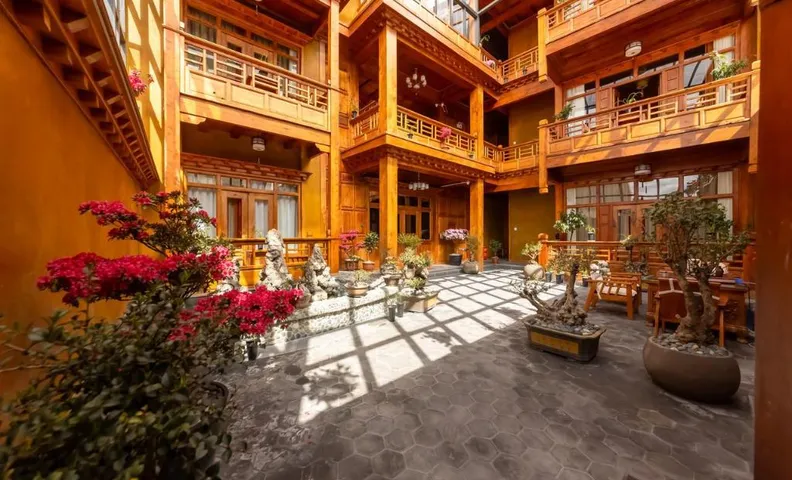 Snowland Little Tusi — Tibetan Aesthetic B&B, Dukezong Ancient Town, Shangri-La