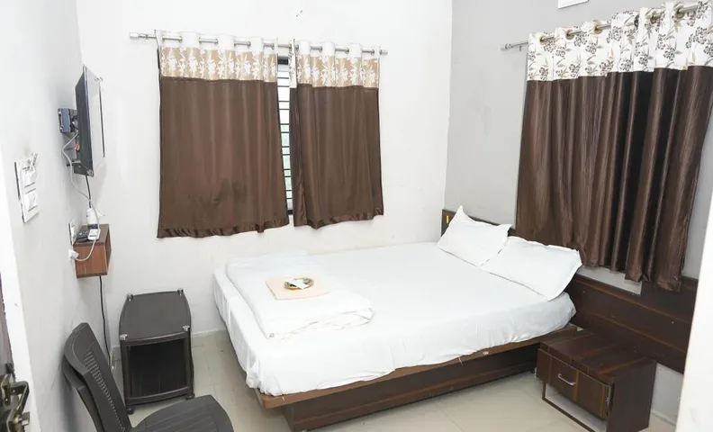 Indira Deluxe Lodge