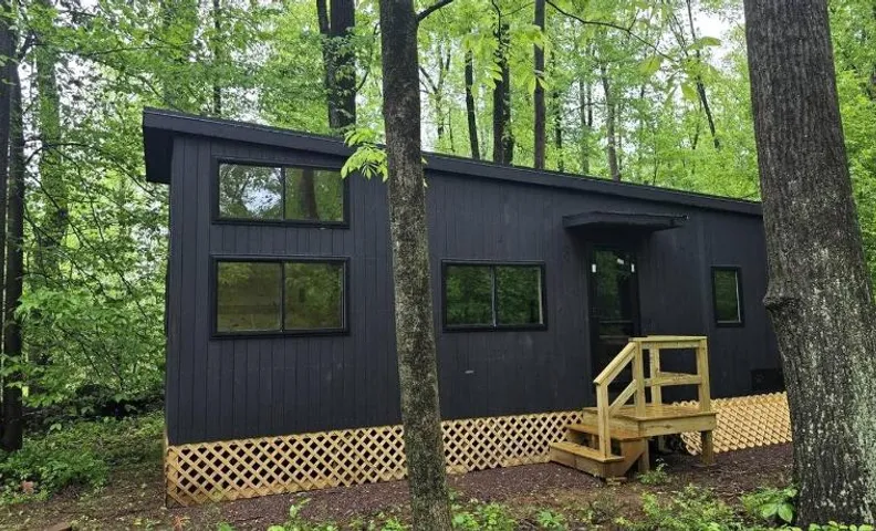 Oak: Woodland Tiny Home with Panoramic Views in Pennsylvania Stay