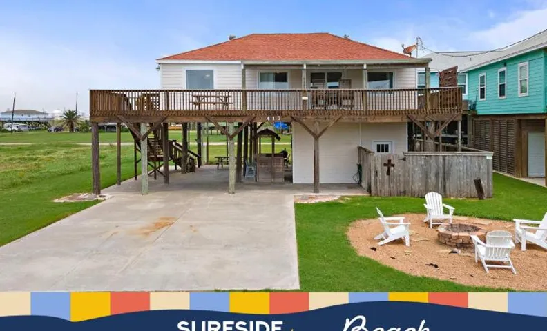 Beach Home With Game Room, Tiki Bar and Fire Pit