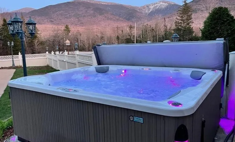 Bowman Inn Views of White Mountains, Pool, Hot tub