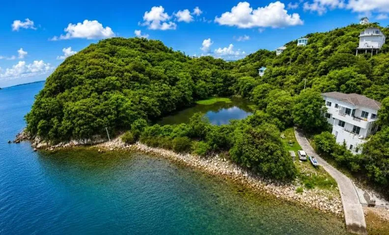 Large Beachfront Island Villa Sleeps 12 Ideal for Groups