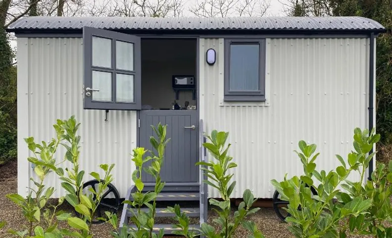 1 Bed Pod - Sleeps 2 - Pets - Garden - Parking