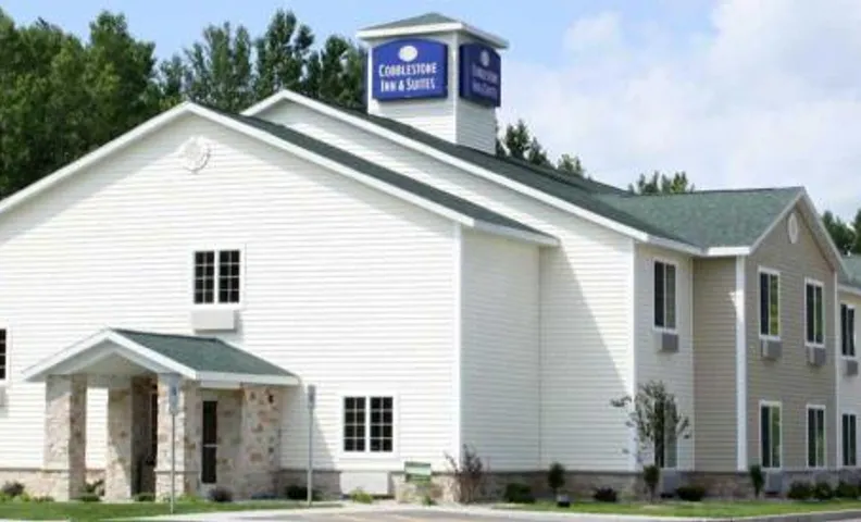 Cobblestone Inn & Suites - Brillion