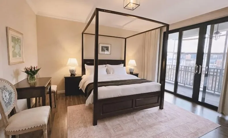 Eiffel Art Hotel