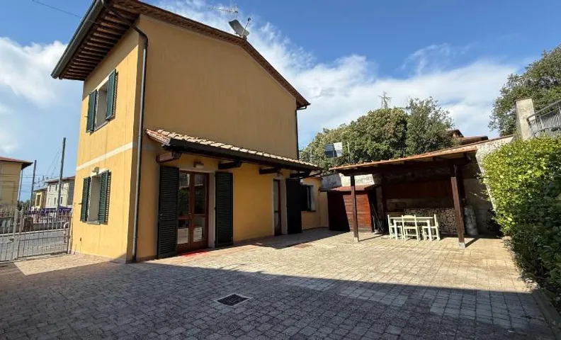 Wanda's home villetta con giardino