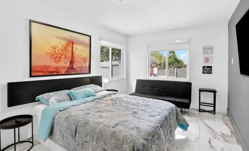 Cozy Studio with Parking Near Miami Airport