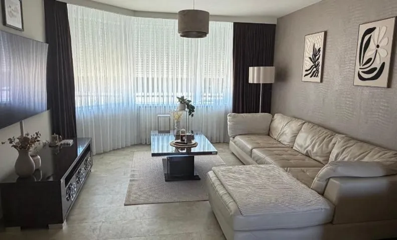 LUXURY Home Axel - Heel vakantiehuis incl toegang fitness, 2 badkamers & terras