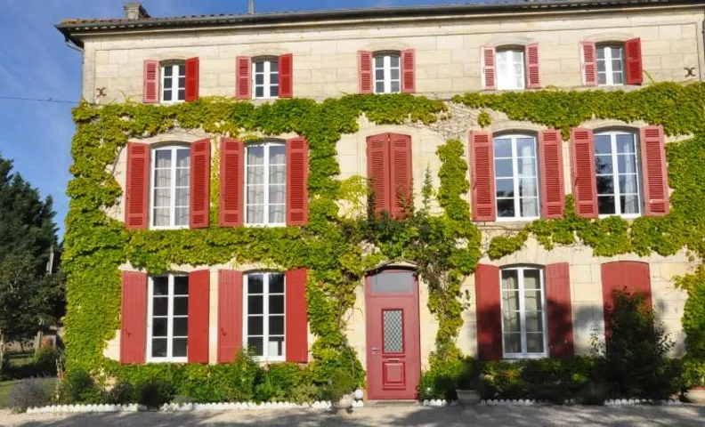 chambre spacieuse dans maison bourgeoise