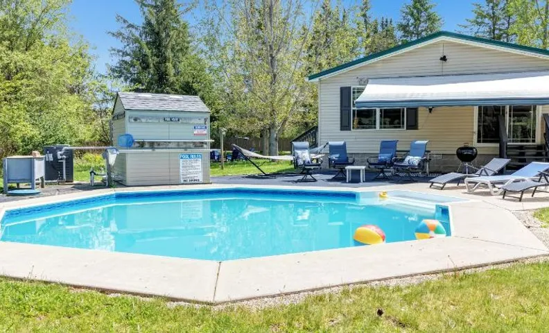 Stunning pool house between Lakewood and Mountain!