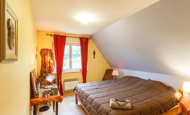 Chambre grand lit dressing wi fi