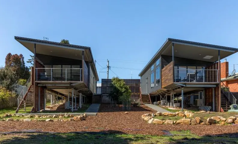 Pioneer's Rest - 2 Homes, Sleeps 8, Near Derby