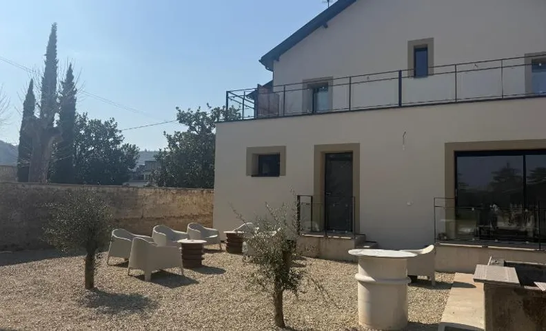 Gîte entier ou chambres dans parc clos avec piscine